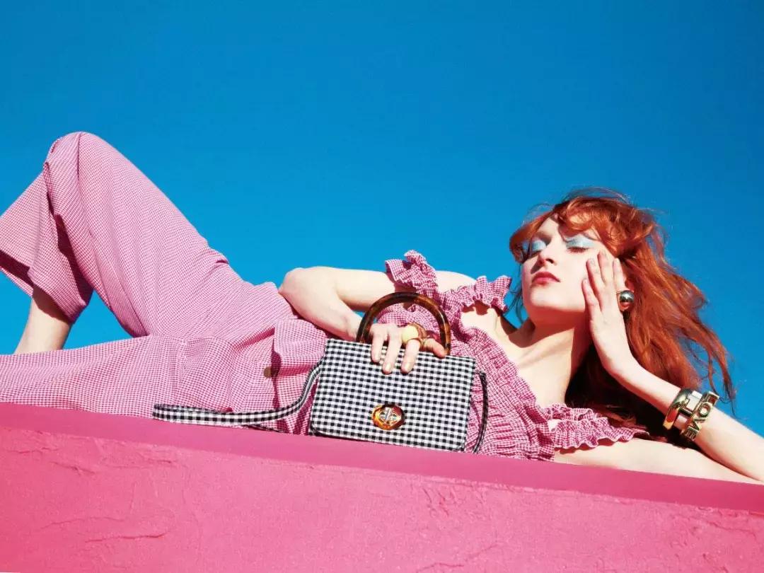 小众轻奢单鞋秋冬搭裙子,仙气裙子搭配的小白鞋推荐