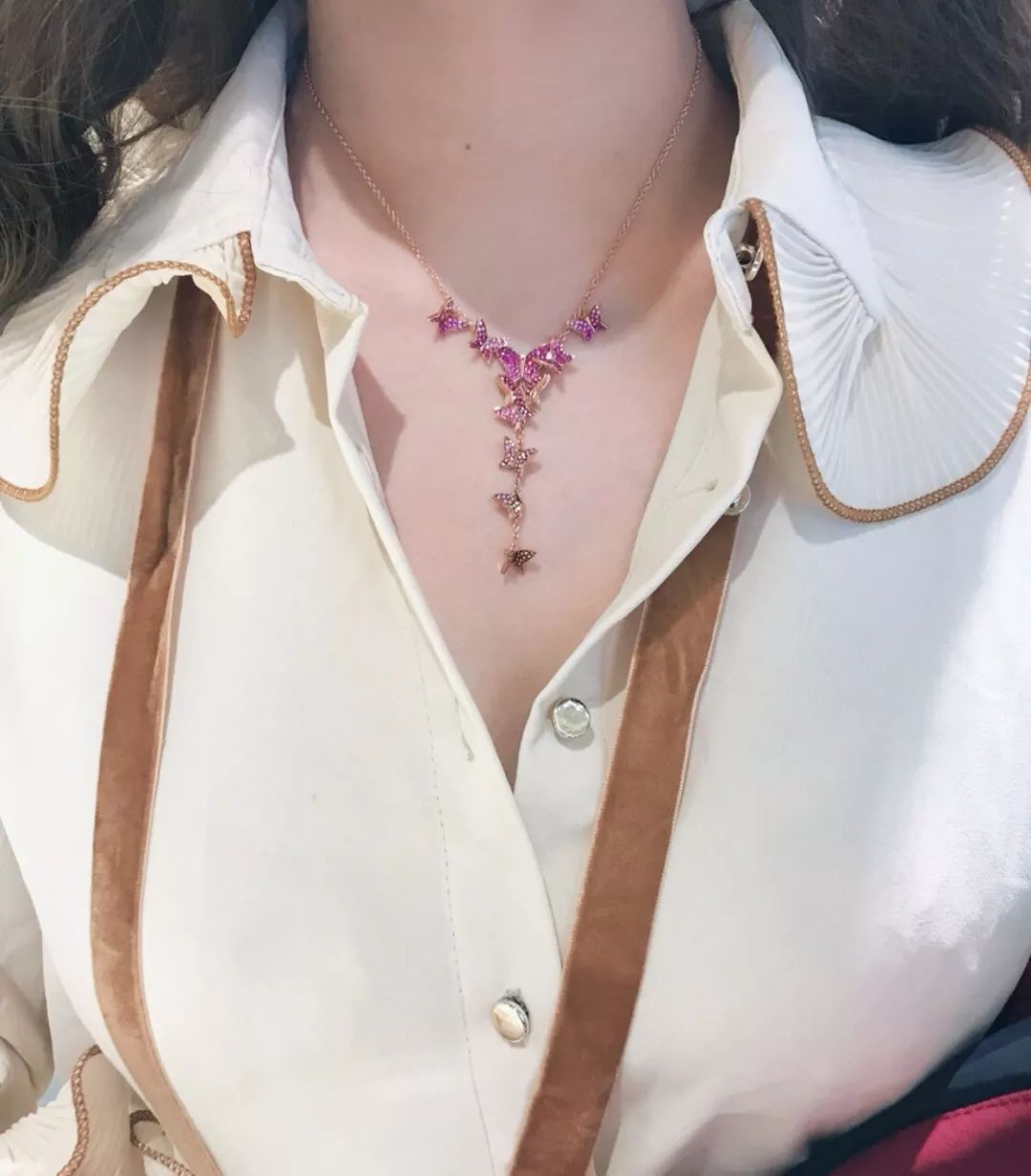 江疏影施华洛世奇广告发型,江疏影的长腿施华洛世奇