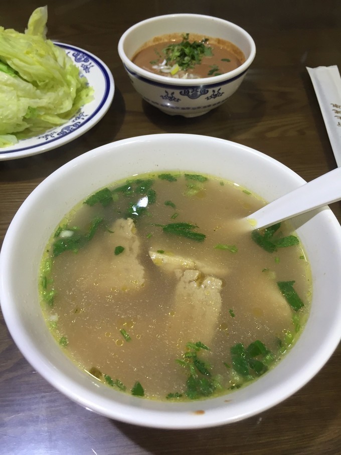 冬天去哪里旅游暖和特色美食,冬季游玩攻略美食推荐