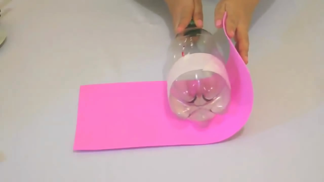 怎样用日常塑料瓶做储钱罐,储钱罐手工制作用塑料瓶