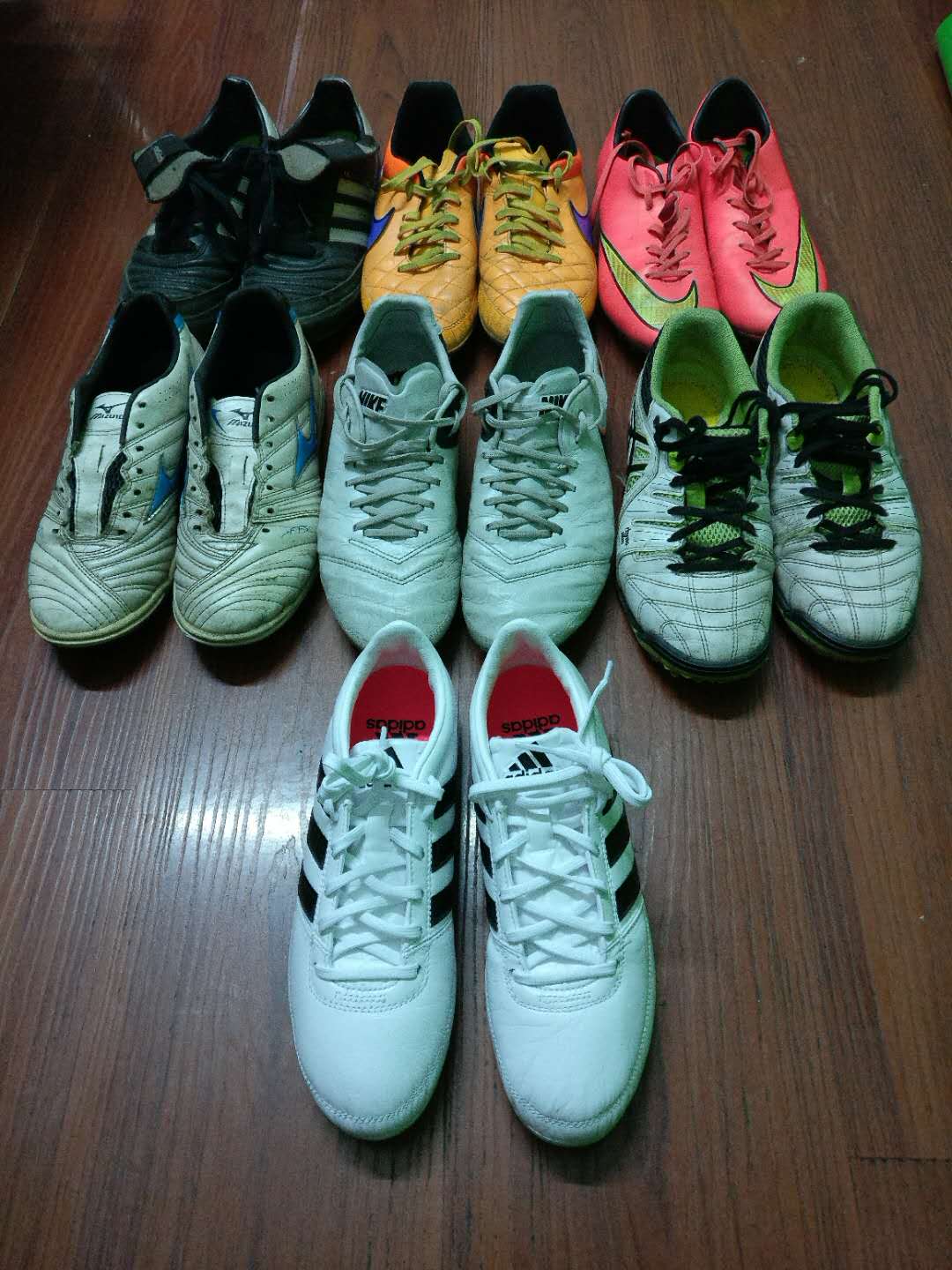 怎么挑选一双好的足球鞋,如何选一双足球鞋