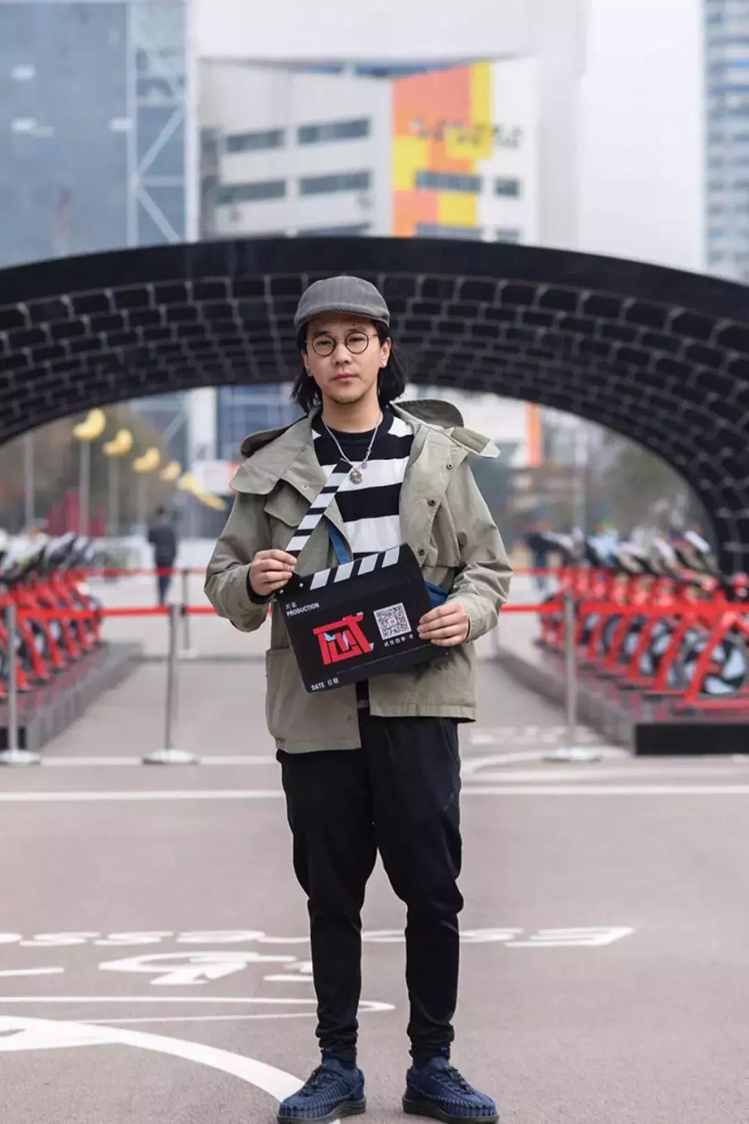 明星二姐张歆艺街拍,张歆艺红色波点裙伦敦街拍