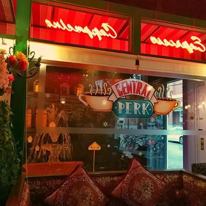 还在星爸爸%arabica排队?魔都还有这些超嗲主题咖啡馆等你拔草