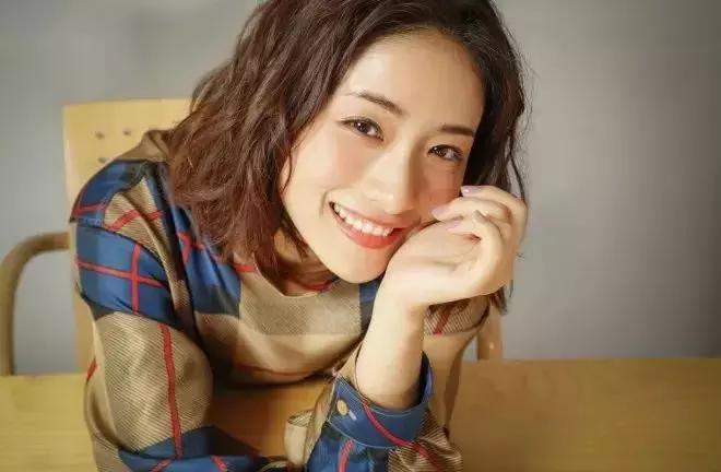 新垣和石原里美哪个好看,石原里美短发穿搭