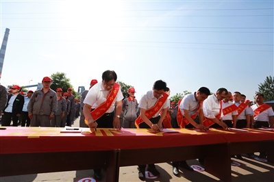 勇立潮头踏浪行奋楫扬帆天地宽,勇立潮头踏浪行下一句