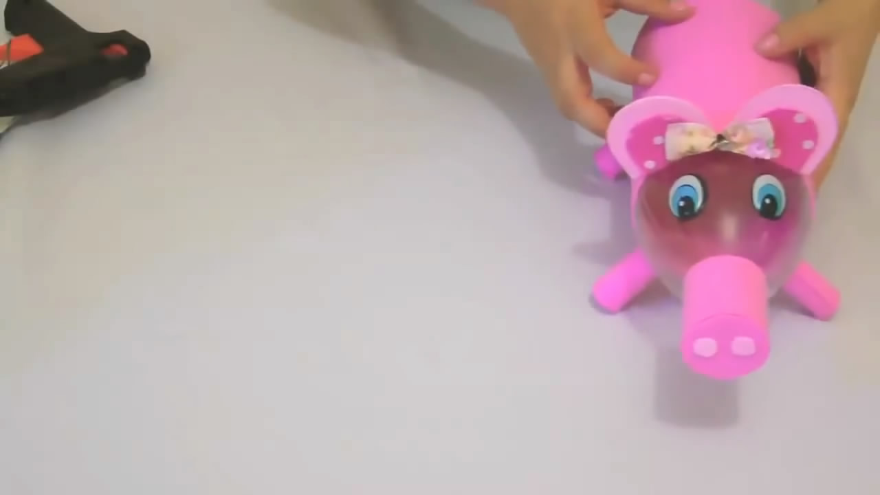 怎样用日常塑料瓶做储钱罐,储钱罐手工制作用塑料瓶