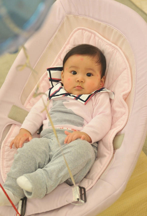 贾静雯咘咘被蚊子咬了,贾静雯女儿咘咘怕虫子