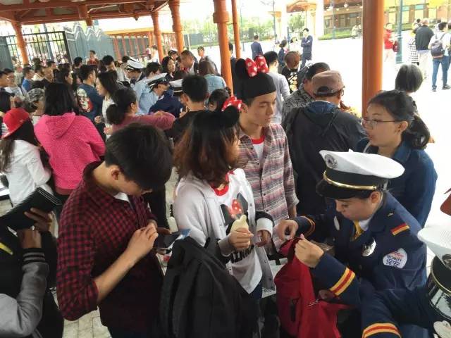 上海迪士尼一天亲身经历,迪士尼吓哭所有的孩子