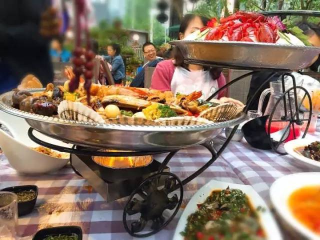 好吃|吃货日记：在鲜花、小桥、流水的院坝吃小龙虾是一种怎样的体验？