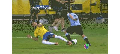 足坛十大假摔球星第一名,足坛花式假摔名场面盘点