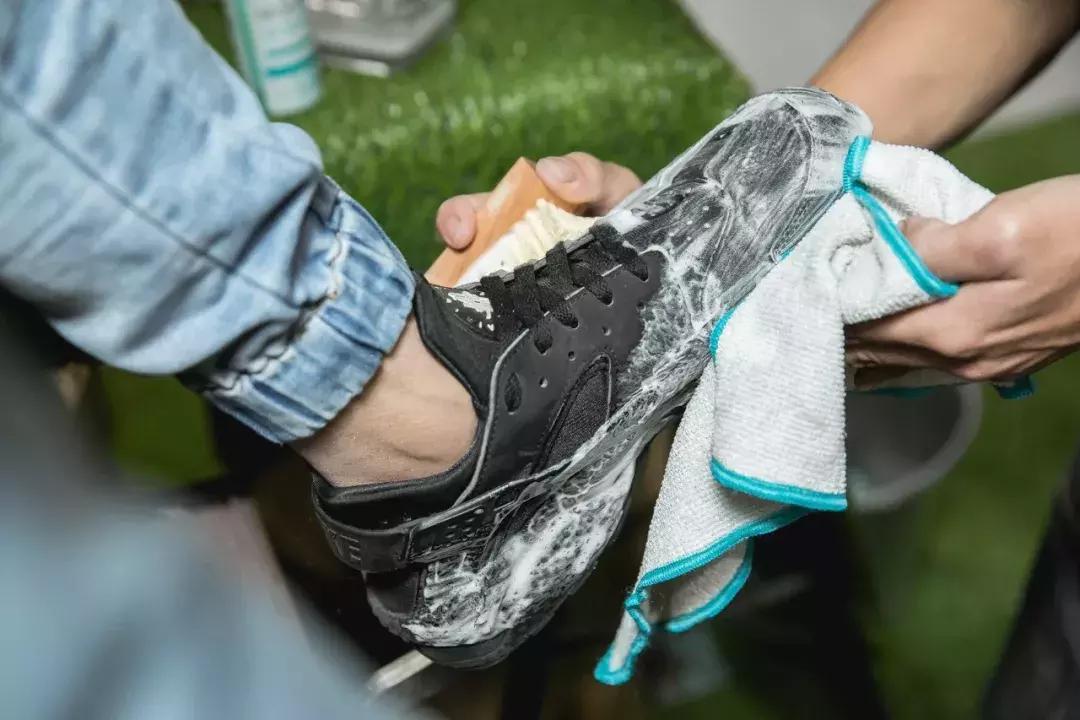 旧鞋不用急着扔,旧鞋不要扔了