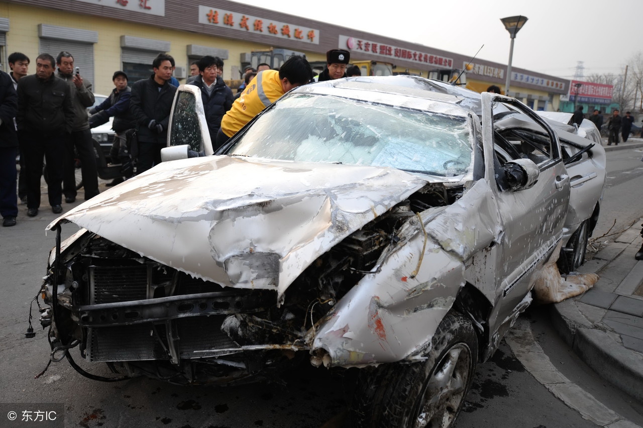 高速刹车失灵可不可以慢慢拉手刹,刹车失灵换空挡拉手刹正确吗