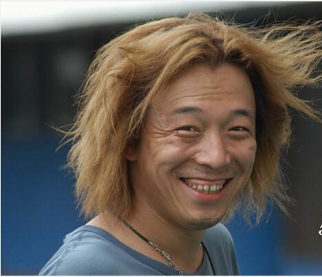 明星们牙花子笑飞的瞬间，杨幂是“豁牙老太”，吴亦凡成“村傻”