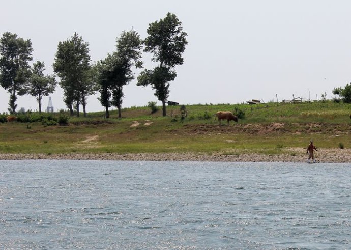 中朝边境美丽的风景,中朝边境桃花盛开的地方