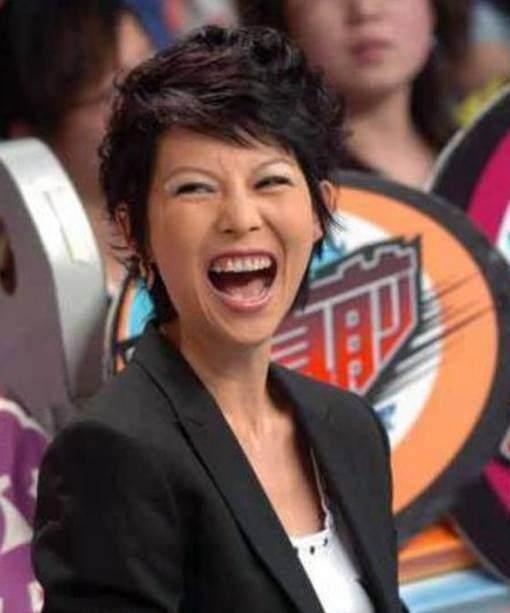 明星们牙花子笑飞的瞬间，杨幂是“豁牙老太”，吴亦凡成“村傻”