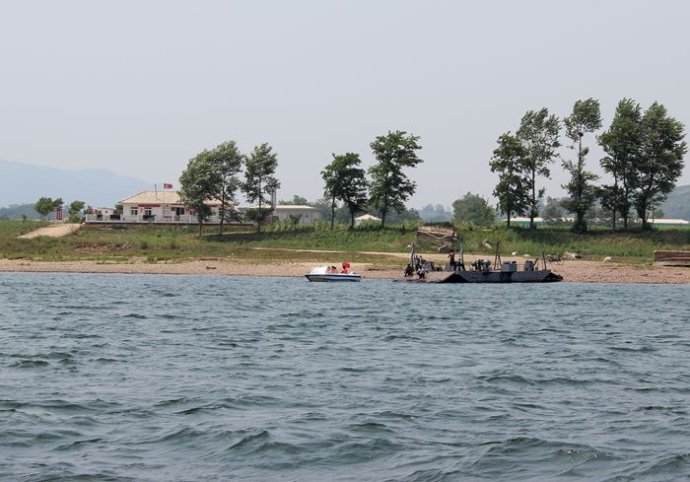 中朝边境美丽的风景,中朝边境桃花盛开的地方