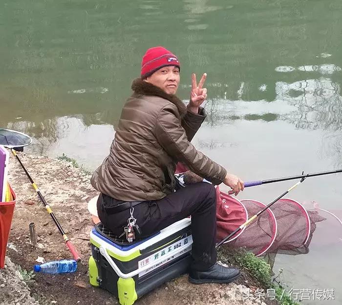 创意的发型,创新的钓鱼比赛,X11战队掐鱼赢得满“塘”彩!