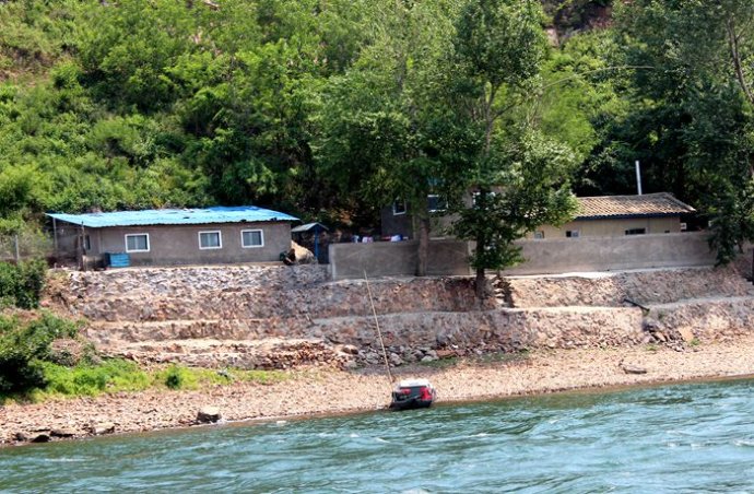 中朝边境美丽的风景,中朝边境桃花盛开的地方