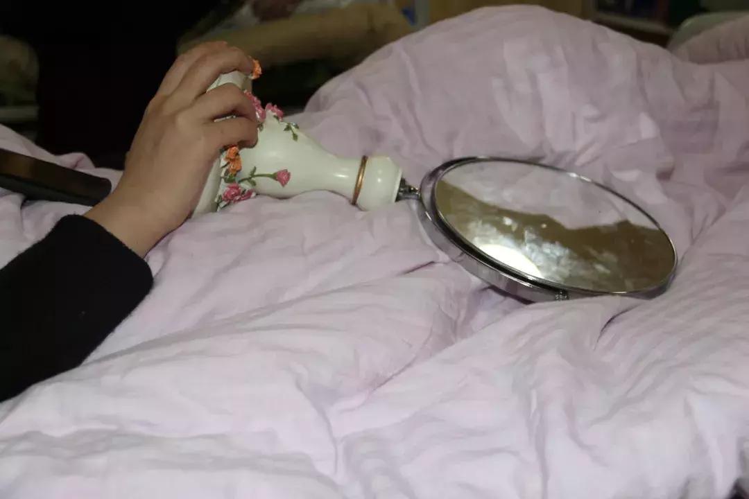 25岁校花街头遛狗,25岁天津漂亮女孩