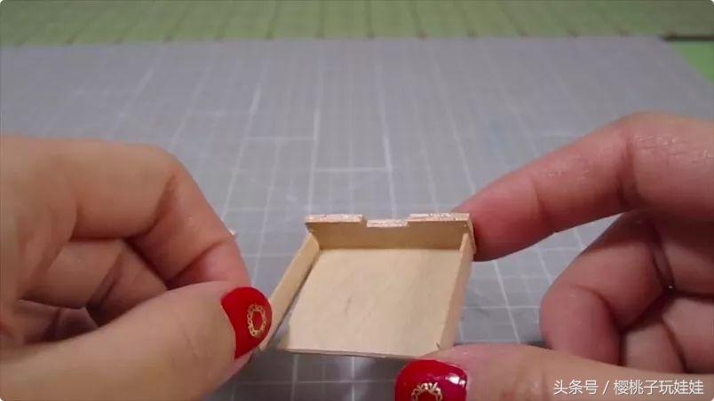 自制60厘米芭比娃娃的床头柜,给芭比娃娃做床又简单又好看