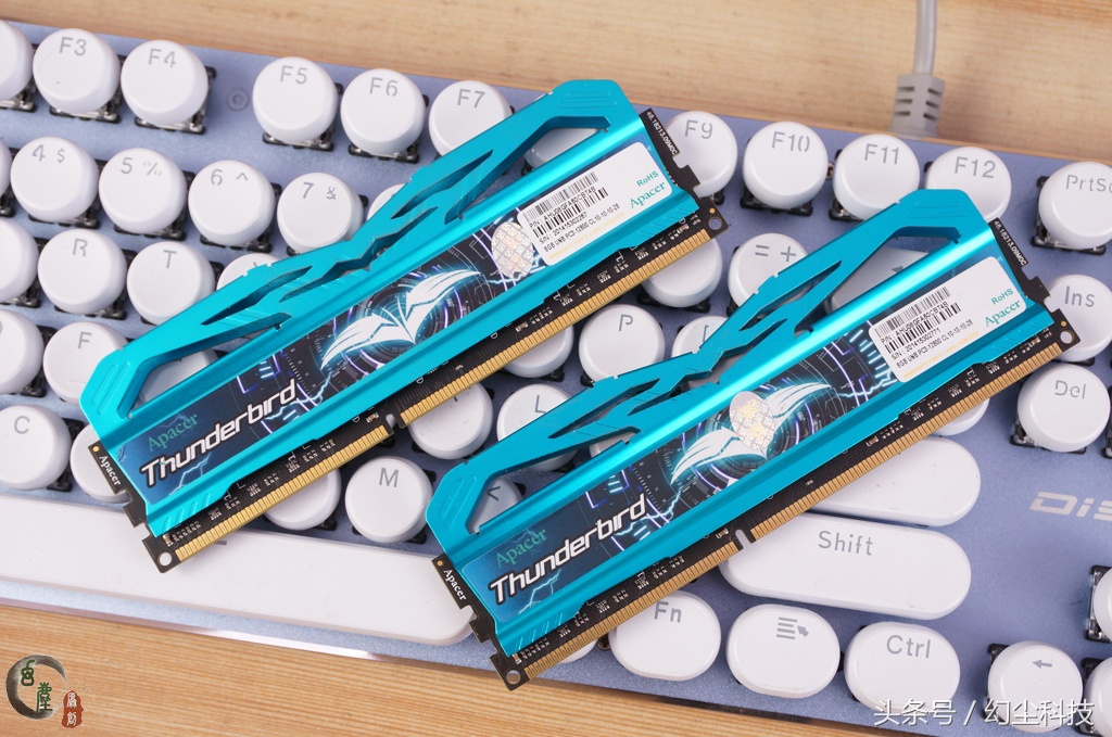 amd内存条和英特尔内存条区别,amd内存条跟普通内存条哪种速度快