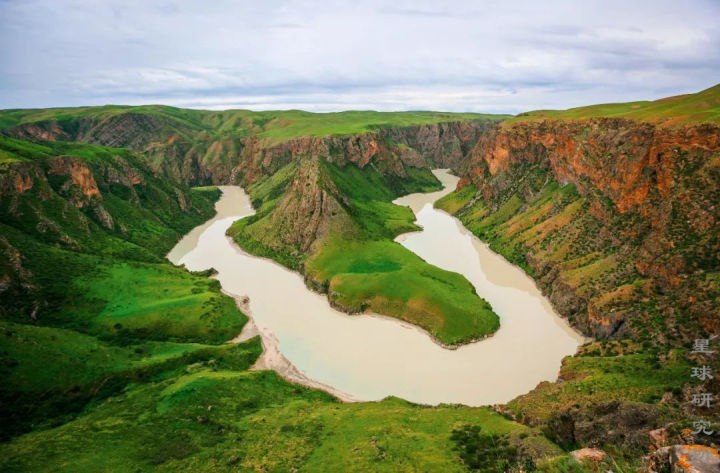 伊犁这个偏远的西部城市,新疆伊犁市靠近哪个位置