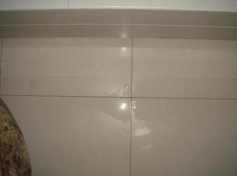 卫生间地面天天都是湿漉漉的?老师傅总结做好这4点是关键！