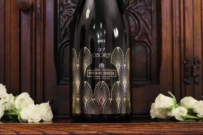 狂欢：当小金人遇上12000杯香槟