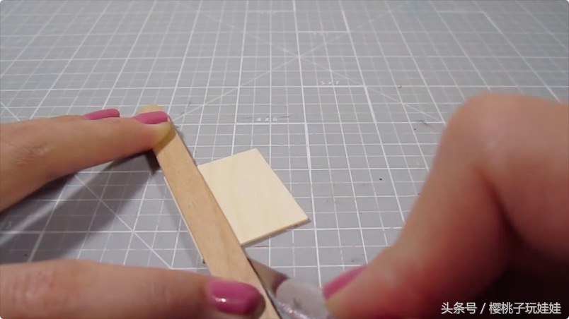 娃娃家床头柜diy自制,手工制作床给芭比娃娃的