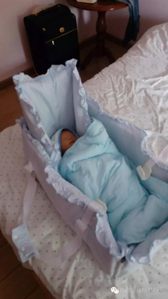 抱着代孕新生儿踏进父母家,同志奶爸瞬间泪崩