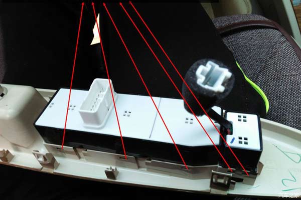 别克凯越加装车窗亮片,2015款别克凯越加装倒车雷达