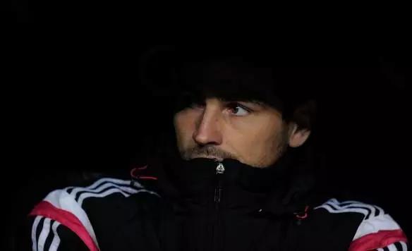 卡西利亚斯生日快乐,卡西利亚斯人生经历