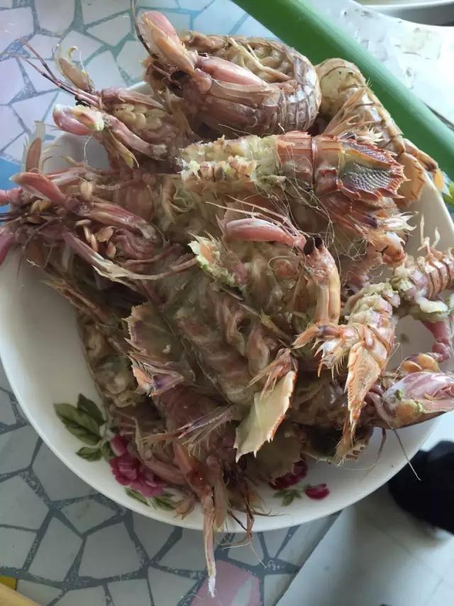 40一斤的虾蛄，一出锅全变绿了！专家建议不要吃！