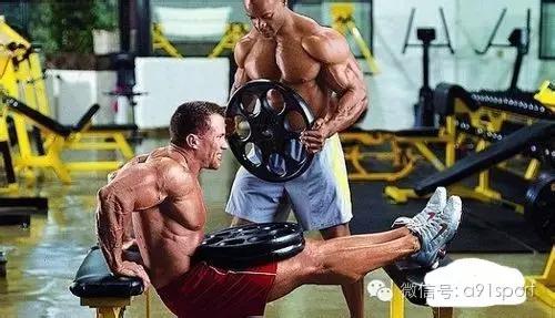 看这群男人是如何把xiong撑大的！