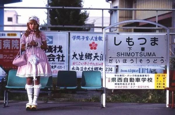 视觉盛宴体验爱丽丝梦游仙境,爱丽丝梦游仙境一个美丽的画面