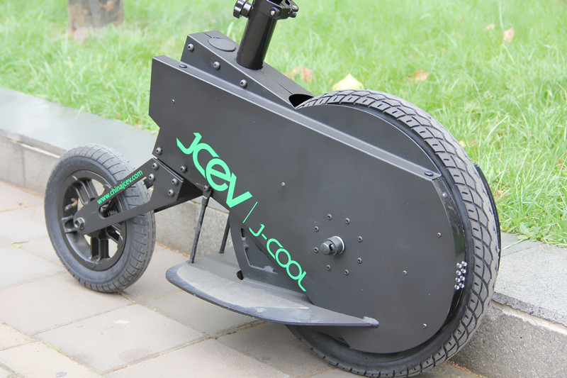 站着开车也很酷即酷立行电动车全体验