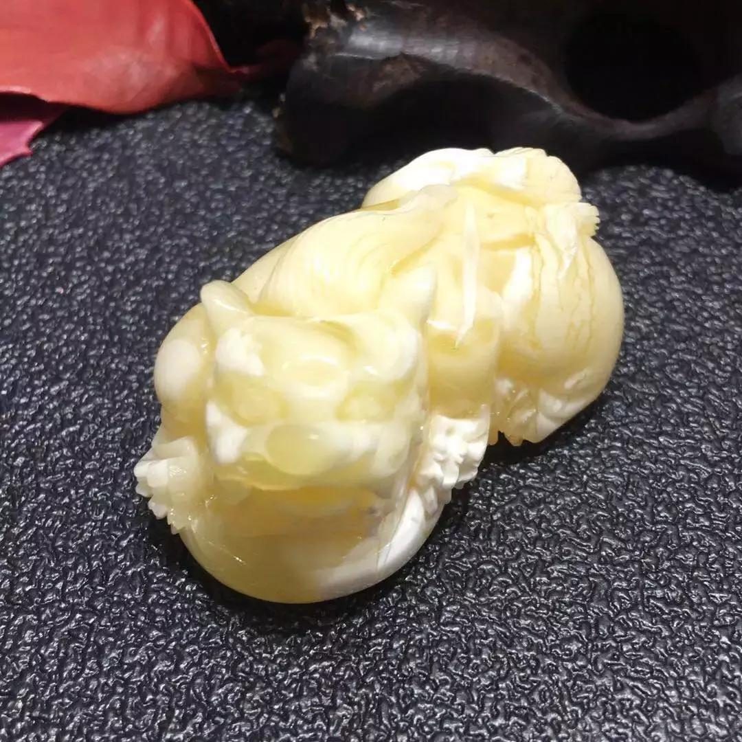 蜜蜡刚入手怎么有塑料味,蜜蜡上手有什么感觉