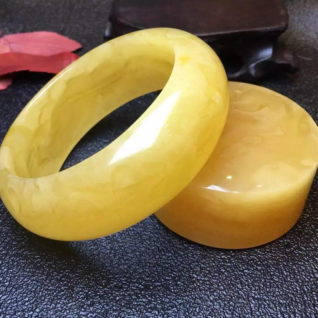 蜜蜡刚入手怎么有塑料味,蜜蜡上手有什么感觉