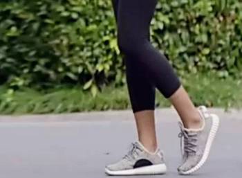 欢乐颂的安迪晨跑带的手表,欢乐颂安迪晨跑完给包总做早餐