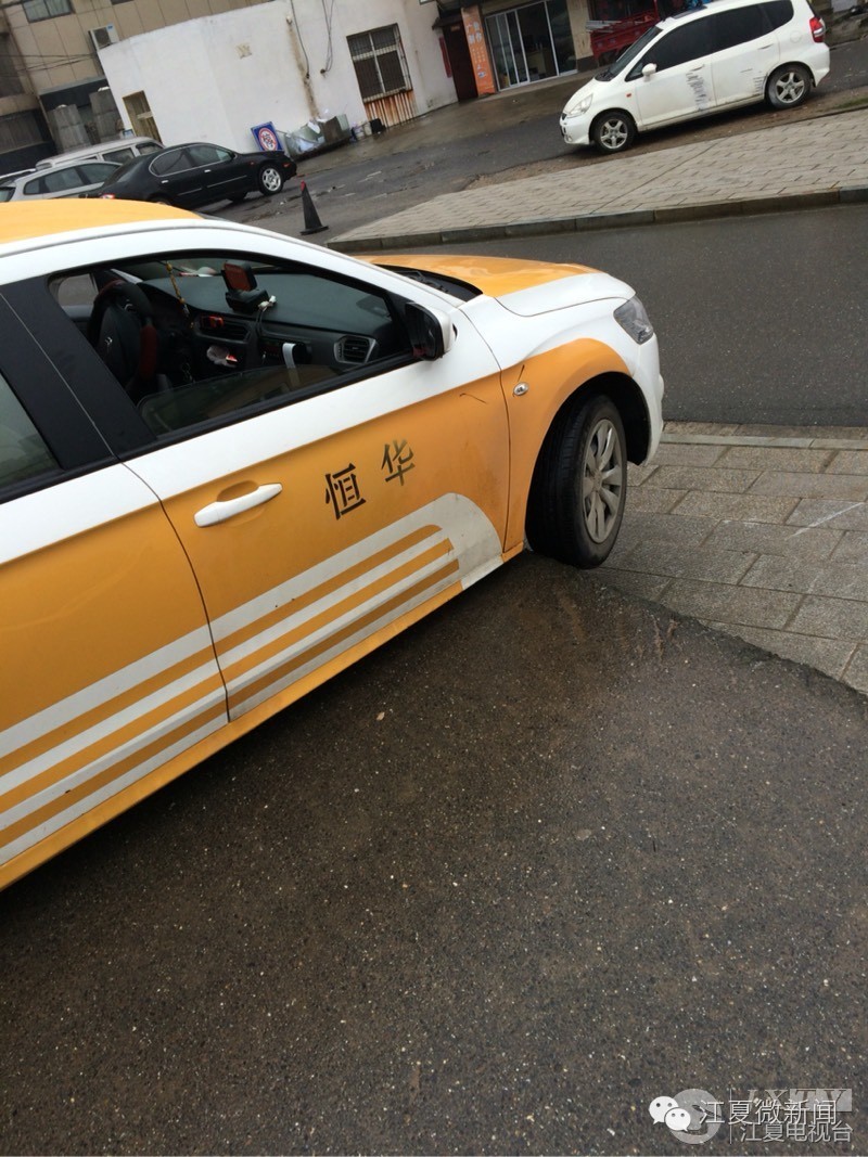 [市民爆料]出租车司机好猛啊|弱势群体真难|学校门前堵车