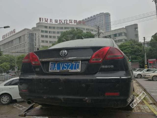 武汉抓小龙虾,用一次性手套吃小龙虾