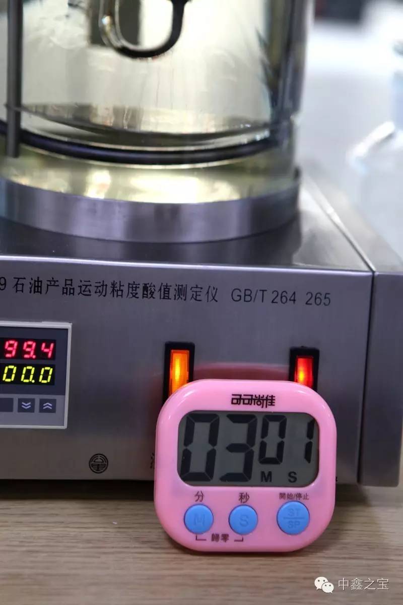 汽车机油多长时间换一次最好视频,汽车机油是看时间换还是看公里数