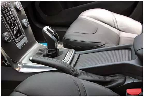 沃尔沃v40两厢值得购买吗,沃尔沃v40二手车如何选择