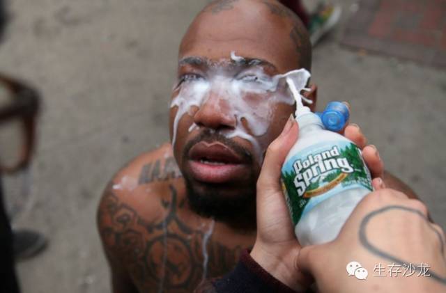 被辣椒喷雾喷到眼睛会怎么样,被辣椒喷雾剂喷到是什么感觉