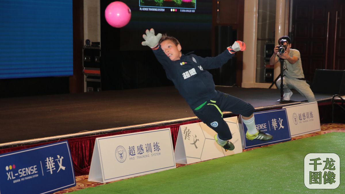 华文足球俱乐部和华文汇信,华文足球俱乐部