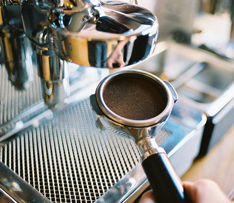 家用咖啡机和便携式咖啡机哪个好,家用咖啡机和全自动咖啡机哪个好