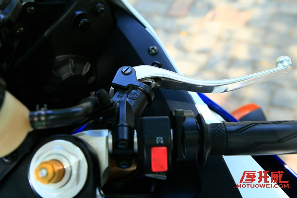 雅马哈yzf600r试驾视频,2023雅马哈yzf-r6赛道版