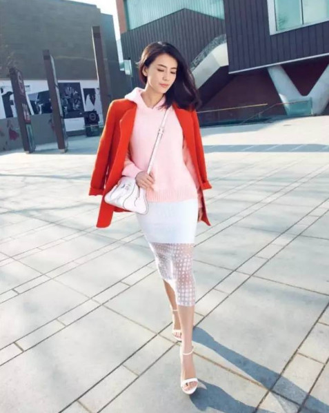 盘点百搭爆款大牌凉鞋,2022年夏明星同款的凉鞋爆款