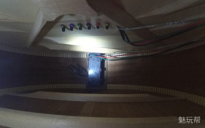 最新的智能吉他,智能手机你见过吗