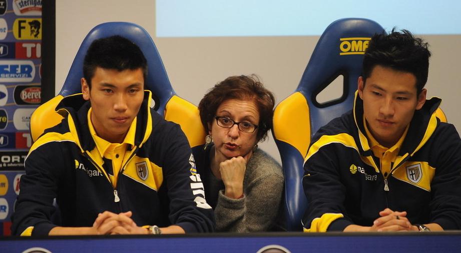 他由中卫改打前锋，曾试训帕尔马，攻破恒大球门，如今路在何方？